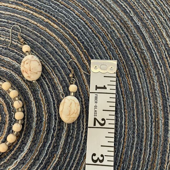 Cream Earrings & Bracelet Set - Picture 2 of 3